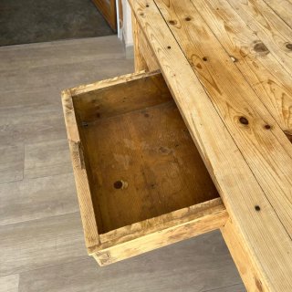 Mesa de madera antigua