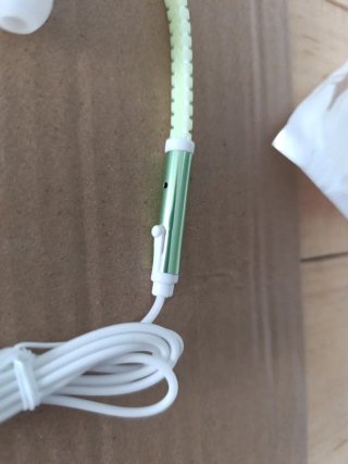Auriculares verdes tipo cremallera