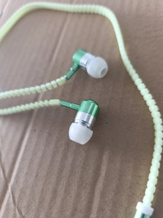 Auriculares verdes tipo cremallera