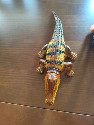 Cocodrilo de juguete