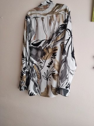 Bajada de precio !!!Camisa Zara Estampada Beige,gr