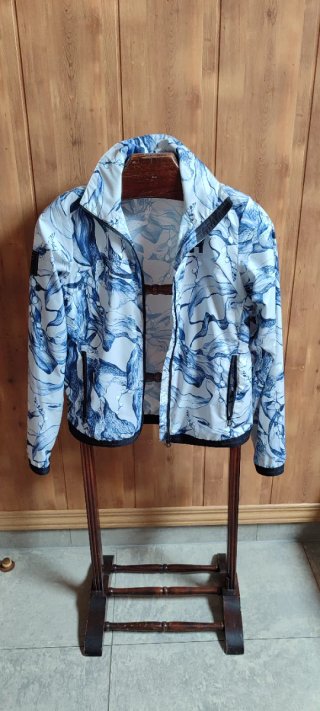 CORTAVIENTOS MUJER HELLY HANSEN FLORES BANCO AZUL