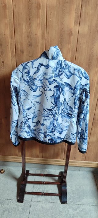 CORTAVIENTOS MUJER HELLY HANSEN FLORES BANCO AZUL