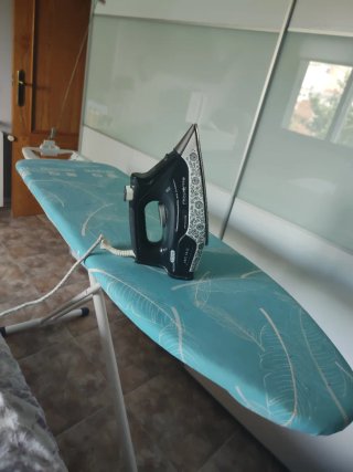 Buena Tabla de planchar con plancha Rowenta