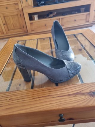 Zapatos de tacón grises talla 38