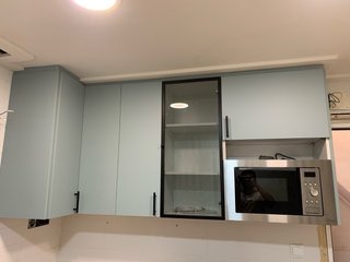 Montaje de muebles y colocación de puertas