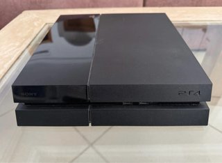 PS4 Negra con Juegos y Accesorios