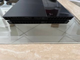 PS4 Negra con Juegos y Accesorios