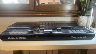 Pioneer DDJ-1000 + maleta + decksaver + caja
