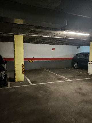 Alquiler plaza garaje coche grande