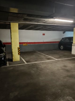 Alquiler plaza garaje coche grande