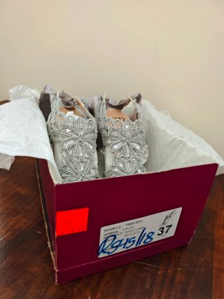 Sandalias fiesta plateadas N° 37 en su caja