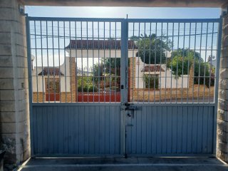 Puertas entrada parcela 3,80m x 2,75m