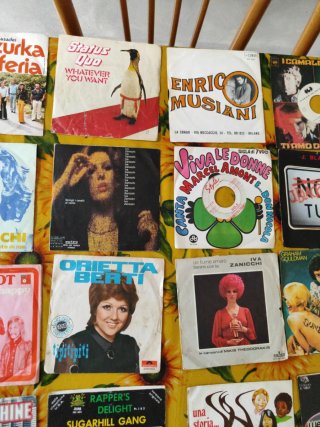 20 dischi 45 giri International Pop Rock