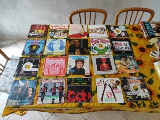 20 dischi 45 giri International Pop Rock
