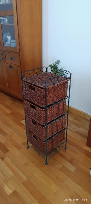 Cajonera de mimbre y metal