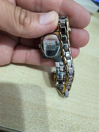 Reloj Q&Q Dorado y Plateado