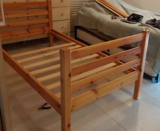 Cama individual madera maciza 90cm.