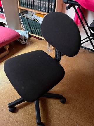 Silla de oficina regulable negra
