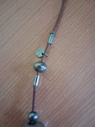 Collar SNT (Sin receta)de cuero marrón y plata