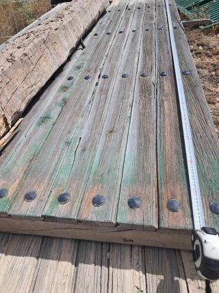 Portón de madera rústico