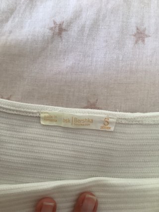 Vestido blanco de hombros descubiertos Bershka