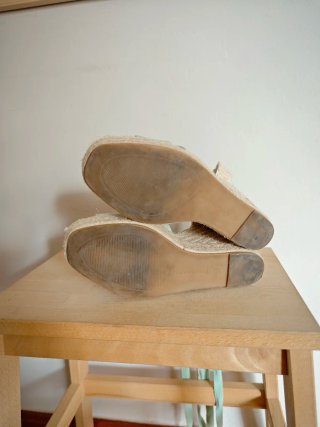 Sandalias cuña esparto tela verde y beige