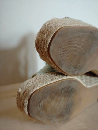 Sandalias cuña esparto tela verde y beige
