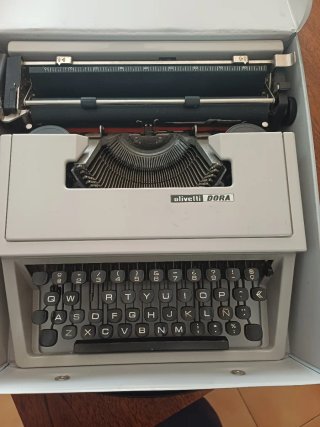 Máquina de escribir Olivetti Dora Vintage