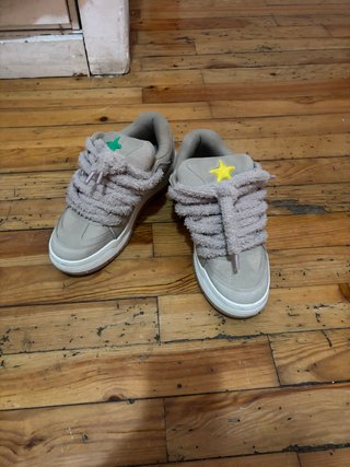 Zapatillas Beige con Detalle Verde