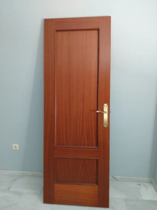 Puerta de madera interior