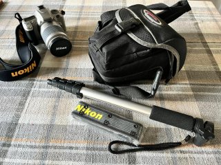 Cámara Analógica Nikon F55 + Accesorios