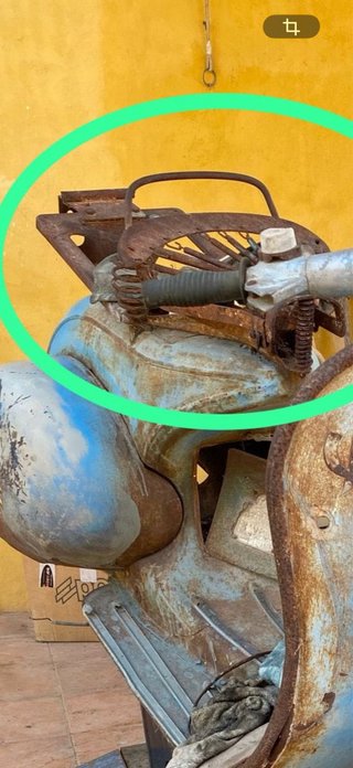 Asiento de moto clásico oxidado