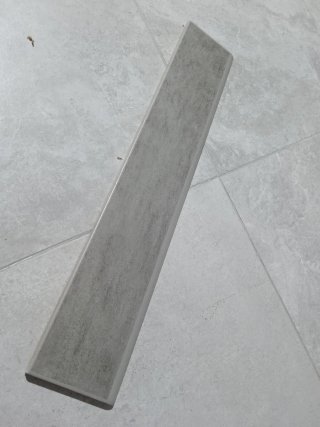 Rodapié cerámico gris