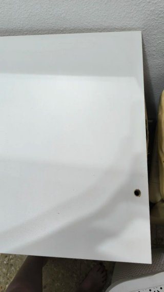 escritorio compacto de color blanco