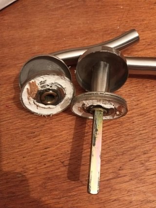 Picaporte metálico para puerta