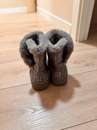 Botas de nieve grises con forro de pelo