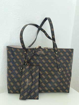Bolso Guess Marrón y Dorado