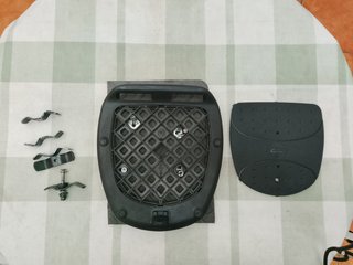 Baúl Moto, extraible,parrilla anclaje. 30 l.