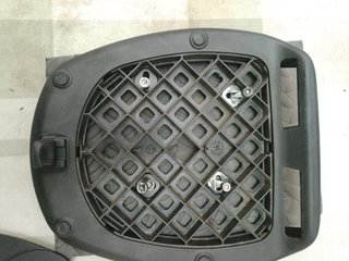 Baúl Moto, extraible,parrilla anclaje. 30 l.