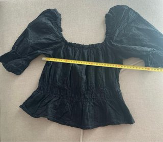 Blusa negra fruncida manga abullonada