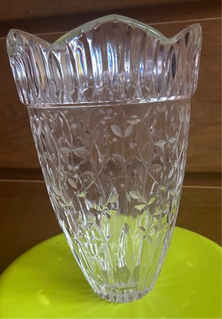 Jarrón de cristal tallado floral