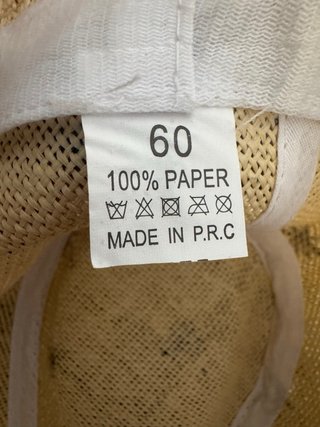 Sombrero de paja con palmeras