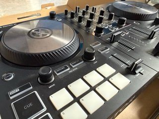 Mesa de mezclas Traktor Kontrol S2 mk3 + licencia