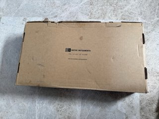 Mesa de mezclas Traktor Kontrol S2 mk3 + licencia