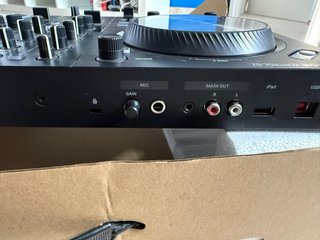 Mesa de mezclas Traktor Kontrol S2 mk3 + licencia