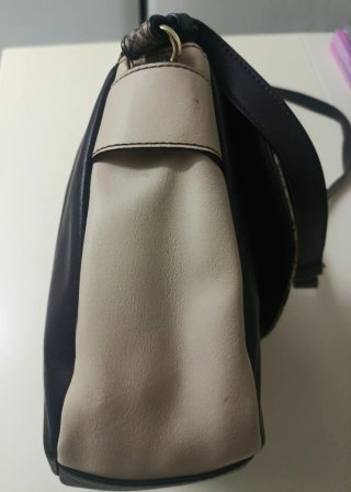 Bolso bandolera Tous piel serpiente y negro