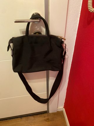 Bolso Bimba y Lola color negro bandolera y mano ,