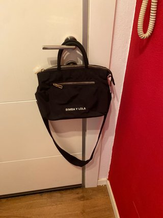 Bolso Bimba y Lola color negro bandolera y mano ,
