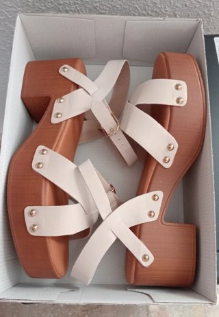 LOTE 2 pares sandalias Festissimo color nude T 40